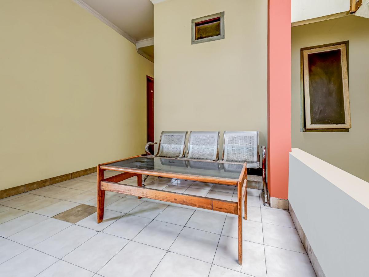 Hotel Spot On 91186 Losmen Yanti Bandung Exterior foto